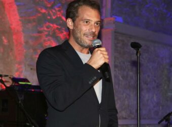 Σοκάρει ο Αντίνοος Αλμπάνης: Ο θυμός και ο λόγος που έκρυψε τον καρκίνο από τους γονείς του.