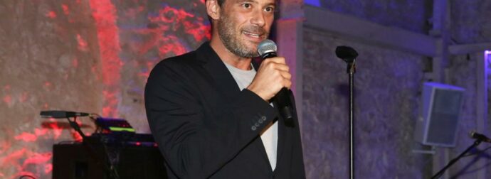 Σοκάρει ο Αντίνοος Αλμπάνης: Ο θυμός και ο λόγος που έκρυψε τον καρκίνο από τους γονείς του.