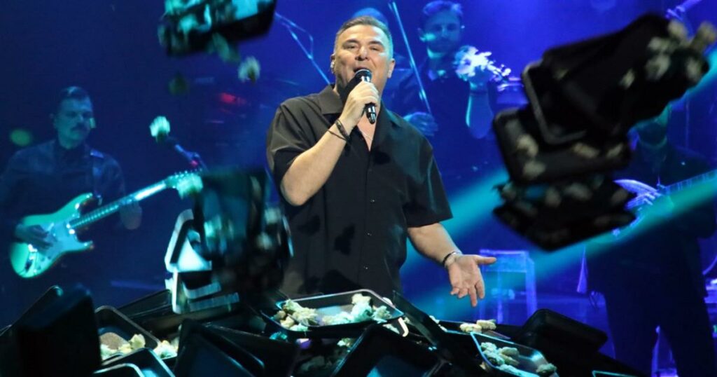 Αντώνης Ρέμος: Μια νέα εποχή αρχίζει – Η αιφνιδιαστική ανακοίνωση για το τέλος των νυχτερινών του εμφανίσεων!