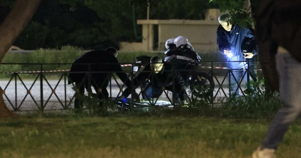 Σοκαριστικό έγκλημα στον Άγιο Δημήτριο: Νεκρός 25χρονος, ανατρεςία στην ΕΛ.ΑΣ. με την αποκάλυψη της ταυτότητάς του.