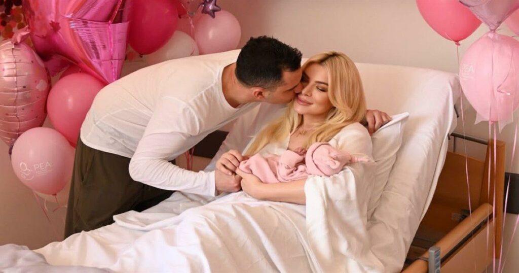 Κατερίνα Καινούργιου: Συγκινητικές στιγμές με τον Παναγιώτη Κουτσουμπή και το νεογέννητο τους – «Δάκρυα χαράς!»