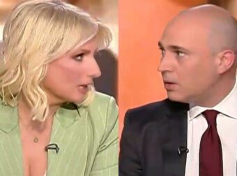 Δραματική σύγκρουση στον αέρα: Ένταση μεταξύ Παπακωστόπουλου και Μπογδάνου – «Τι είπες; Ζητώ να το πάρεις πίσω!»