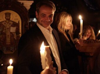 Κυριάκος Μητσοτάκης & Μαρέβα: Μια μοναδική στιγμή στα Χανιά με ένα συγκινητικό μήνυμα Ανάστασης!