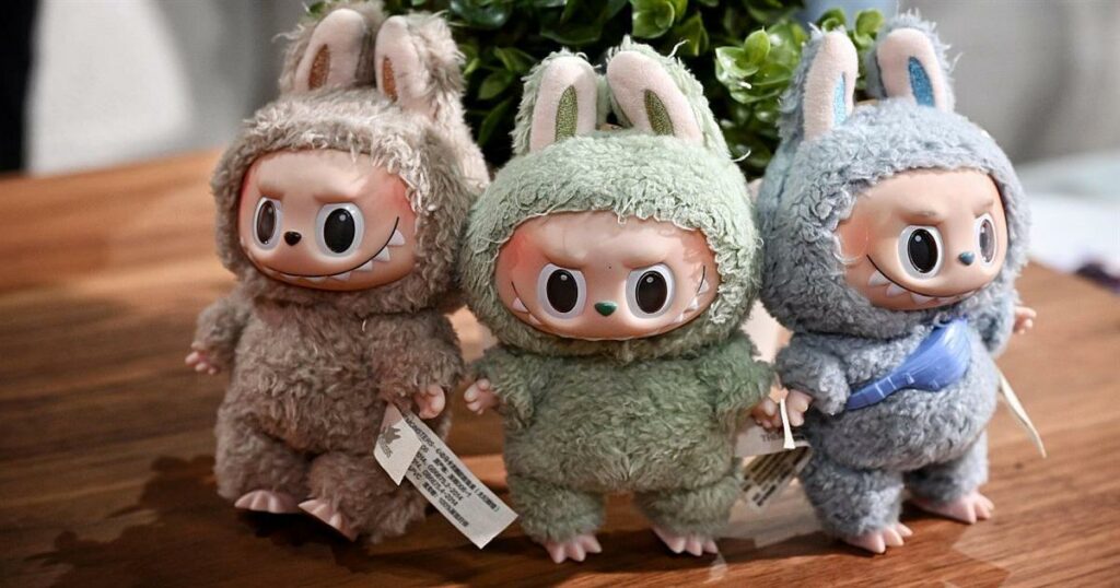Labubu Mania: Η παγκόσμια τρέλα για τα χαριτωμένα «τερατάκια» που σαρώσαν την αγορά! Γιατί όλοι τα λατρεύουν;