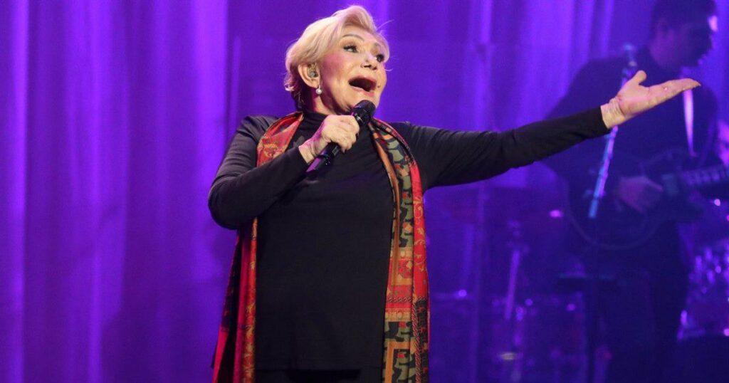 Δείτε ποιοι συγκεντρώθηκαν στο σπίτι της Μαρινέλλας και διοργάνωσαν ένα συγκινητικό «πάρτι» με τα τραγούδια της, μετά την κηδεία.