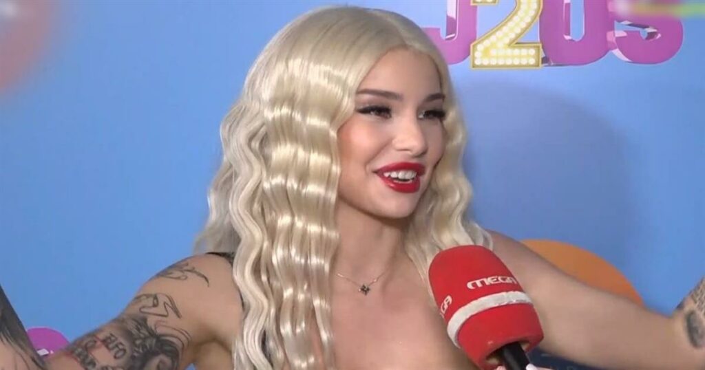 Μοντέρνα Σταχτοπούτα: Έρωτας, οικογένεια και συγκατοίκηση – Το αγόρι της λάμπει στο live του J2US!