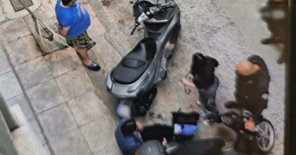 Προκλητικές ανάρτήσεις και μισογυνιστικό παραλήρημα από 59χρονο που επιτέθηκε σε 23χρονη στο Παγκράτι – Σοκαριστικές λεπτομέρειες.