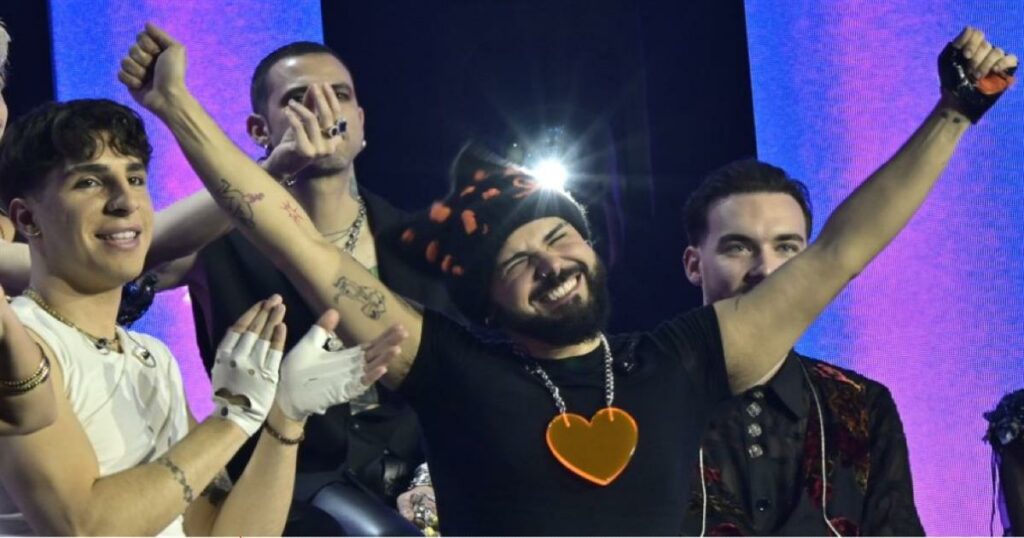 Σε… ρυθμούς «lasha» στροβιλίζεται ο Ακύλας με το «Ferto»!