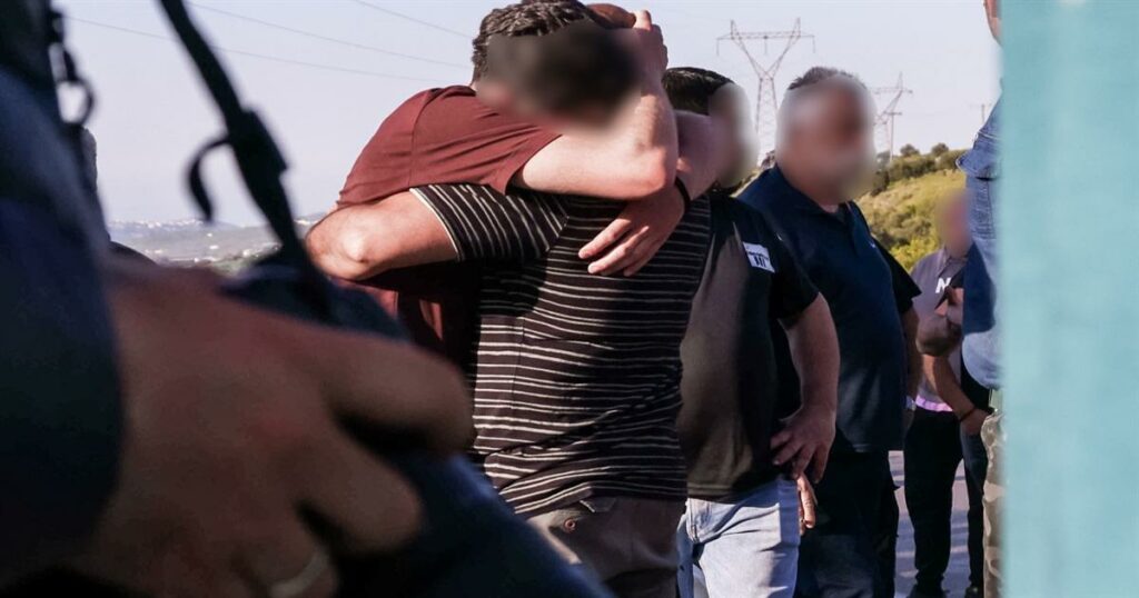 Συγκίνηση στην Κρήτη: Οι συγγενείς της Ελευθερίας Γιακουμάκη αποχαιρετούν με δάκρυα τη σορό της (Φωτογραφικό υλικό)