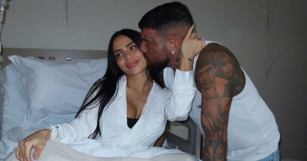 Snik: Η συγκινητική πρώτη ματιά στη νεογέννητη κόρη του με τη Marta από το μαιευτήριο.