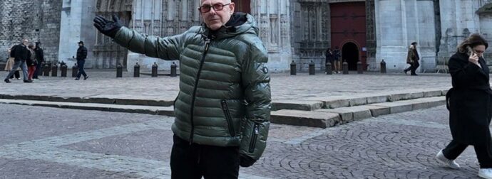Ο Τάσος Δούσης αποκαλύπτει την υποκρισία του Πάσχα: «Άλλη μια φορά που ο επιτάφιος γίνεται θέατρο…»
