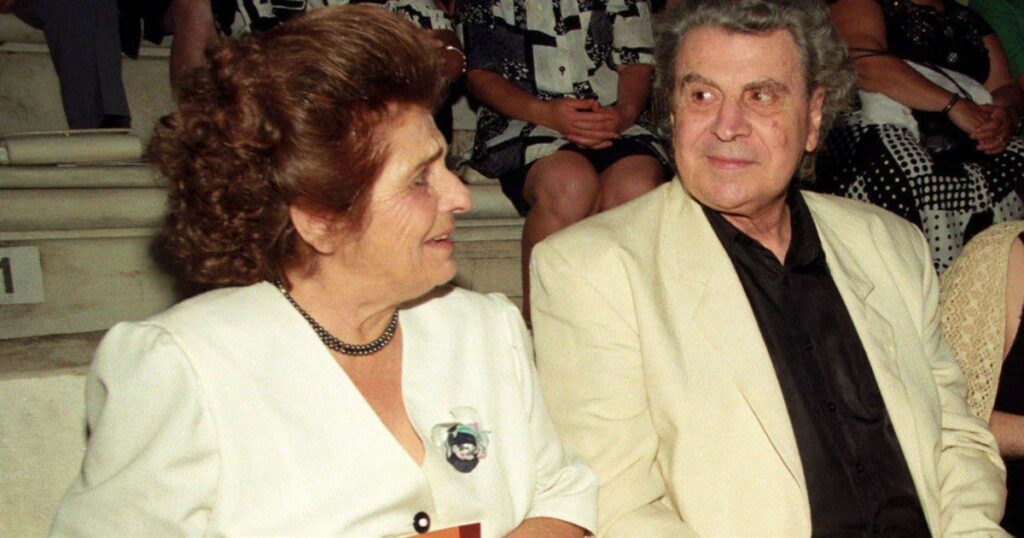 Μυρτώ Αλτίνογλου: Η αιώνια σύντροφος του Μίκη Θεοδωράκη γιορτάζει έναν αιώνα ζωής (Δείτε τις φωτογραφίες).