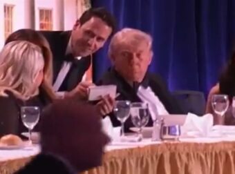 Αναστάτωση στον Λευκό Οίκο: Ένοπλη επίθεση στο δείπνο με τον Τραμπ – Ο δράστης αναγνωρίστηκε ως «Δάσκαλος του μήνα».