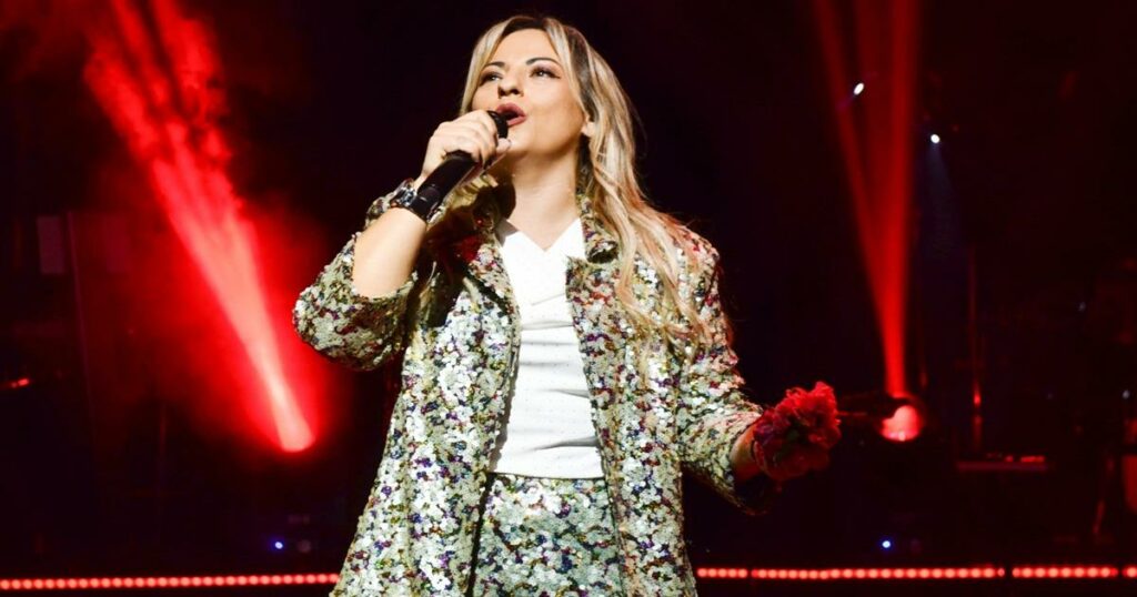 Ανακαλύψτε πού εμφανίζεται σήμερα Κυριακή του Πάσχα η Τζένη Κατσίγιαννη, η τραγουδίστρια που μαγεύει το TikTok!