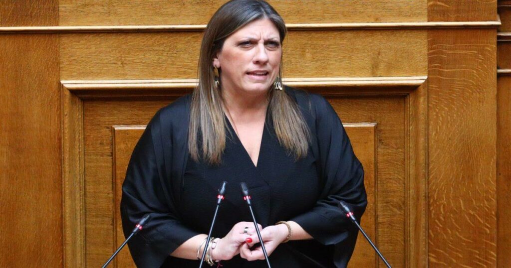 Η Ζωή Κωνσταντοπούλου κατέγραψε τους αστυνομικούς στη δίκη των Τεμπών – Η επίμονη ερώτηση που τους προκάλεσε ένταση.