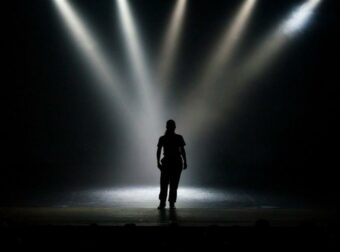 Adile Naşit: Η Ελληνίδα καλλιτέχνιδα με την άγνωστη καταγωγή – Η συγκλονιστική ιστορία της και η τραγωδία που τη σημάδεψε στα γενέθλιά της.