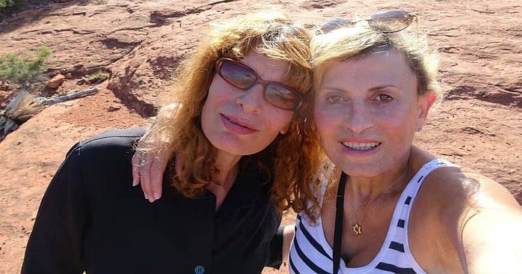 Δράμα στο Λονδίνο: 70χρονη δολοφονεί την αδελφή της για ένα Rolex και εγκαταλείπει τον σκύλο της σε ασιτία.