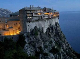 Ανακαλύψτε 5 άγνωστα ιερά κειμήλια του Αγίου Όρους που μας εκπλήσσουν.