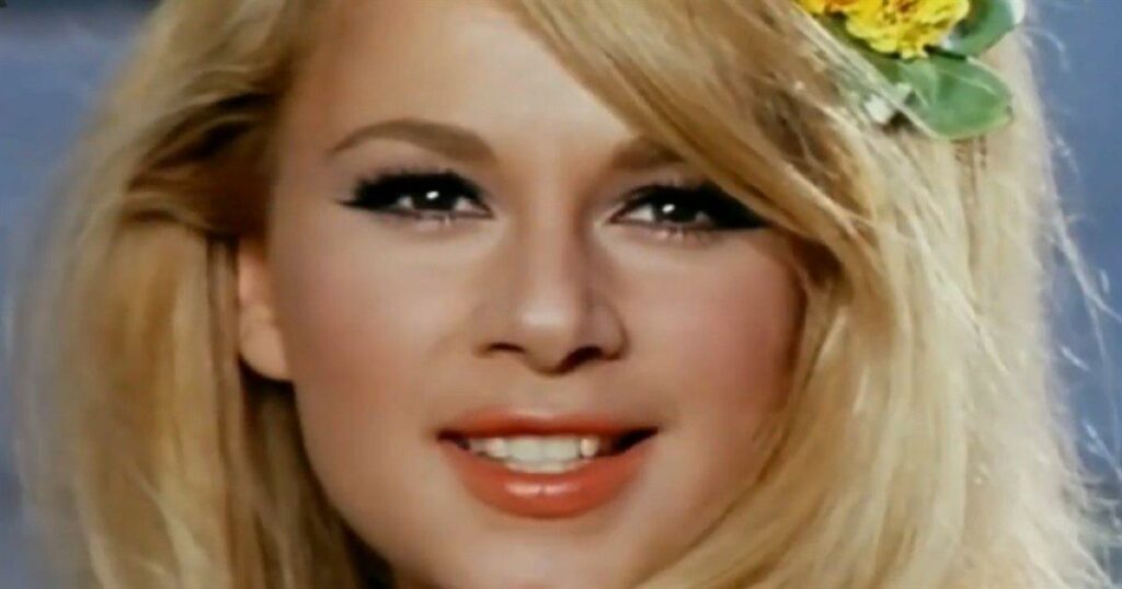 Συγκλονίζουν τα τελευταία λόγια της Αλίκης Βουγιουκλάκη στον γιατρό της πριν φύγει από τη ζωή.