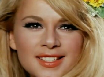 Συγκλονίζουν τα τελευταία λόγια της Αλίκης Βουγιουκλάκη στον γιατρό της πριν φύγει από τη ζωή.