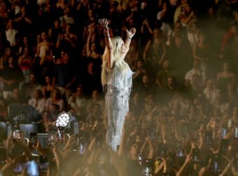 Άννα Βίσση: Αποστόμωσε τους επικριτές της με μια επιβλητική κίνηση.