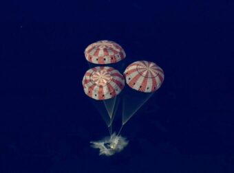 Οι αστροναύτες του Artemis II επέστρεψαν στη Γη μετά το ιστορικό σεληνιακό ταξίδι – Δείτε εκπληκτικά βίντεο και φωτογραφίες!