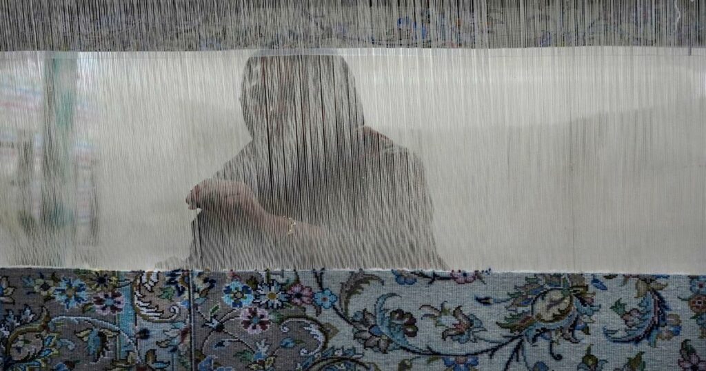 Έλληνας εφοπλιστής αποκτά το πιο σπάνιο ολομέταξο χαλί στον κόσμο, πληρώνοντας την αξία ενός σπιτιού!