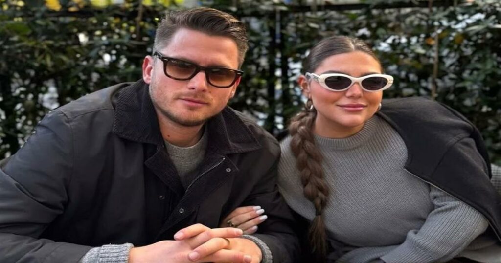 Η Δανάη Μπάρκα ανακοινώνει με χαρά τον επικείμενο γάμο της με τον Φάνη Μπότση!