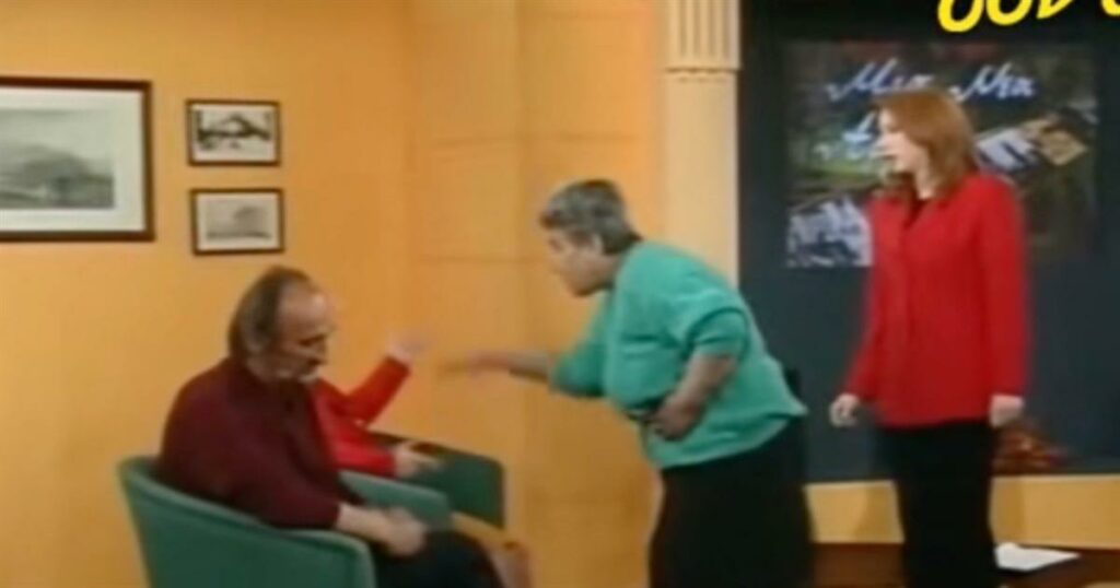 Ζωντανή Τηλεόραση: Όταν οι Κωμικές Σφαλιάρες Κυριαρχούσαν στις Οθόνες!