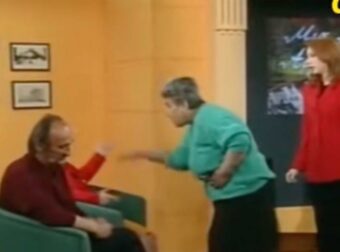 Ζωντανή Τηλεόραση: Όταν οι Κωμικές Σφαλιάρες Κυριαρχούσαν στις Οθόνες!