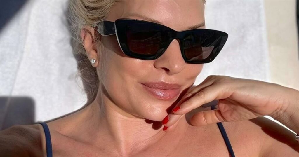 Ελένη Μενεγάκη: Χαλαρώνει στους ισπανικούς παραδείσους – Μαγεύουν οι νέες φωτογραφίες από τις διακοπές με τον Ματέο Παντζόπουλο.