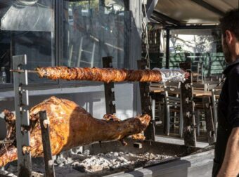 Πάσχα 2026: Απολαύστε το Παραδοσιακό Τραπέζι με Έξυπνη Διαχείριση — Οδηγός για το Αρνί σε Προσιτές Δόσεις!