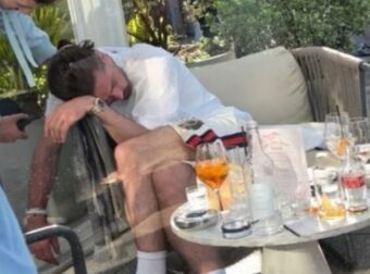 Γνωστός ποδοσφαιριστής σε απίστευτες στιγμές: Αποκοιμήθηκε μεθυσμένος σε καρέκλα νυχτερινού μαγαζιού!