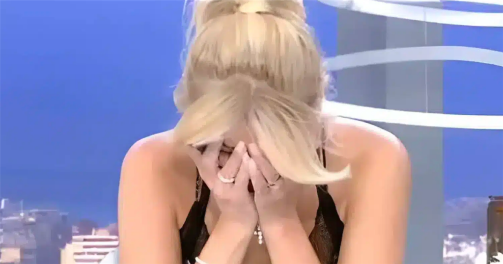 Με νεανική εμφάνιση και στυλ που ξεχωρίζει: Η μεταμόρφωση της Φαίης Σκορδά στην πρώτη της τηλεοπτική εμφάνιση.