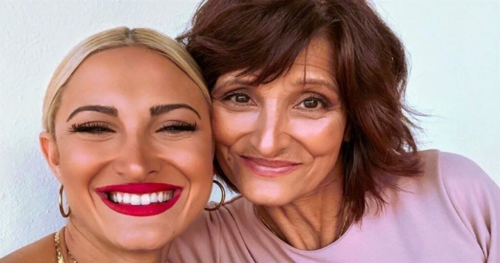 Ιωάννα Τούνη: Συγκλονιστικό μοιρολόι και ανεπανάληπτη φωτογραφία τέσσερα χρόνια μετά την απώλεια της μητέρας της.