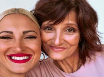 Ιωάννα Τούνη: Συγκλονιστικό μοιρολόι και ανεπανάληπτη φωτογραφία τέσσερα χρόνια μετά την απώλεια της μητέρας της.