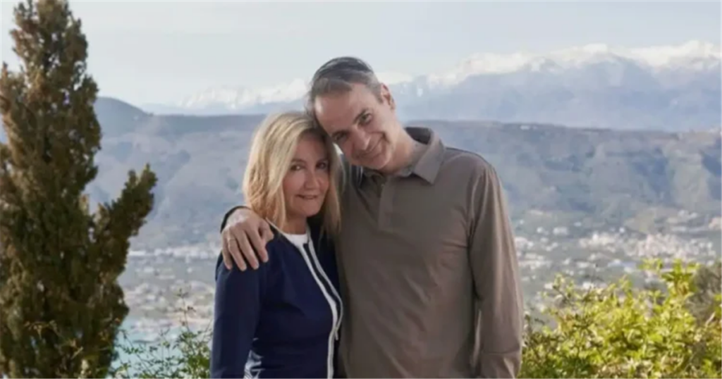 Kυριάκος Μητσοτάκης: Μια συγκινητική στιγμή με τη Μαρέβα στα Χανιά και οι θερμές ευχές του Πάσχα.