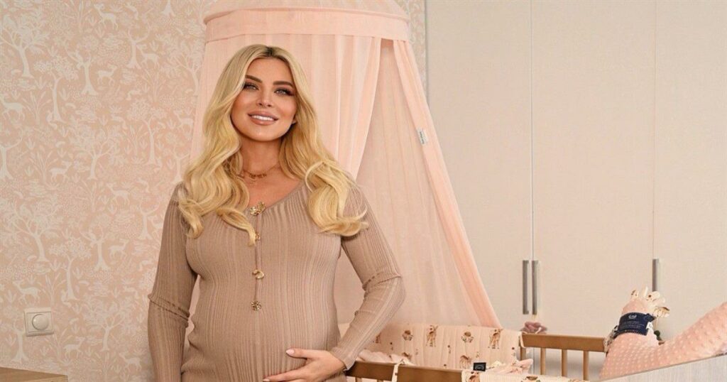 Η Κατερίνα Καινούργιου αποκαλύπτει: Ημερομηνία εξιτηρίου, οι εκπλήξεις της έκτακτης γέννας και η ομοιότητα του μωρού!