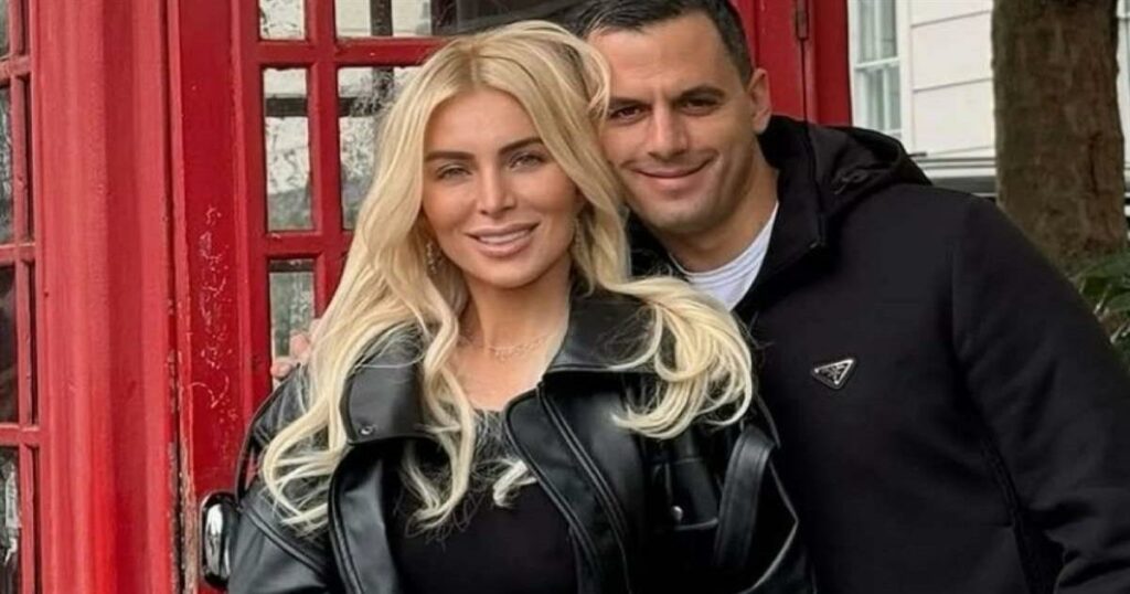 Παναγιώτης Κουτσουμπής: Η τρυφερή πρώτη ματιά μέσα από το δωμάτιο μαιευτηρίου με την Κατερίνα Καινούργιου.