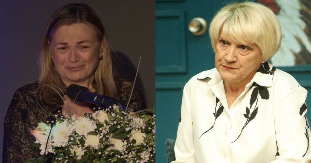 Συγκλονιστική στιγμή: Η αδερφή της Καίτης Κωνσταντίνου ξεσπά στην εκδήλωση μνήμης για τον ένα χρόνο από τον θάνατό της – Δείτε το βίντεο.