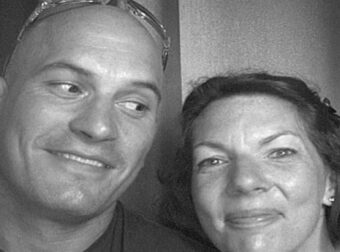 «Μια ανείπωτη ιστορία: Η υγιής και δραστήρια γυναίκα που έφυγε από καρκίνο ωοθηκών στα 46 – Το σύμπτωμα στο γυμναστήριο που της άλλαξε τη ζωή»