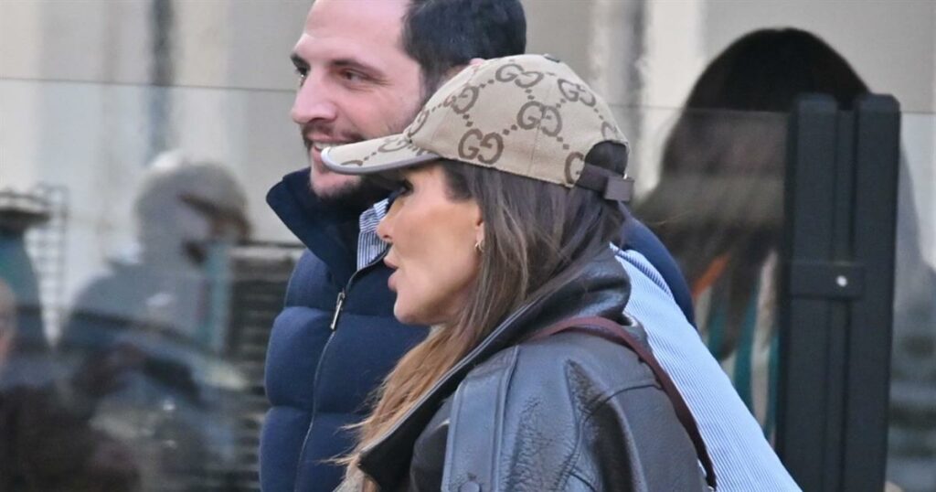 Αποκλειστικό: Ανακαλύψτε τον μυστηριώδη συνοδό της Δέσποινας Βανδή στην καρδιά της Αθήνας!