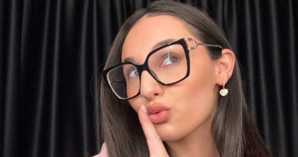 Klavdia: Η πρώτη δημόσια εμφάνιση με τον σύντροφό της μετά την αναστάτωση της υπόθεσης revenge porn.