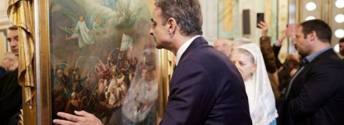 Κυριάκος Μητσοτάκης: Το viral στιγμιότυπο με το προσκύνημα στον πίνακα του Βρυζάκη προκαλεί γέλιο!