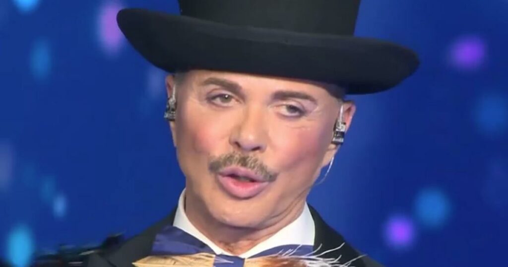 Ο Λάκης Γαβαλάς συγκινεί: Ανακοίνωση πένθους ζωντανά στο J2US (Βίντεο)