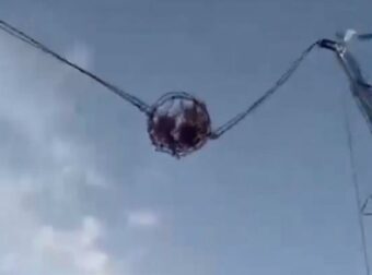 Σοκ σε λούνα παρκ: Σπάσιμο ιμάντα παιχνιδιού προκαλεί τραυματισμούς τεσσάρων ατόμων (δείτε το βίντεο)