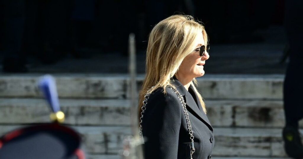 Αποκάλυψη για τη Μαρέβα Μητσοτάκη: Ο λόγος πίσω από το χειρουργείο και οι δηλώσεις του νοσοκομείου!