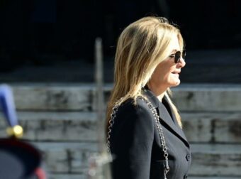 Αποκάλυψη για τη Μαρέβα Μητσοτάκη: Ο λόγος πίσω από το χειρουργείο και οι δηλώσεις του νοσοκομείου!