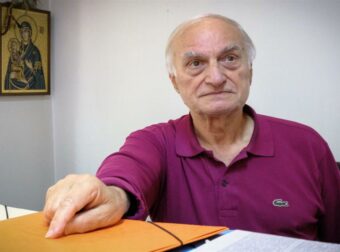 Μανώλης Μαυρομμάτης: «Έδωσα μάχη για να σώσω το σπίτι μου από τη φωτιά, αλλά απέτυχα» – Συνταρακτική αφήγηση από το μέτωπο της καταστροφής.