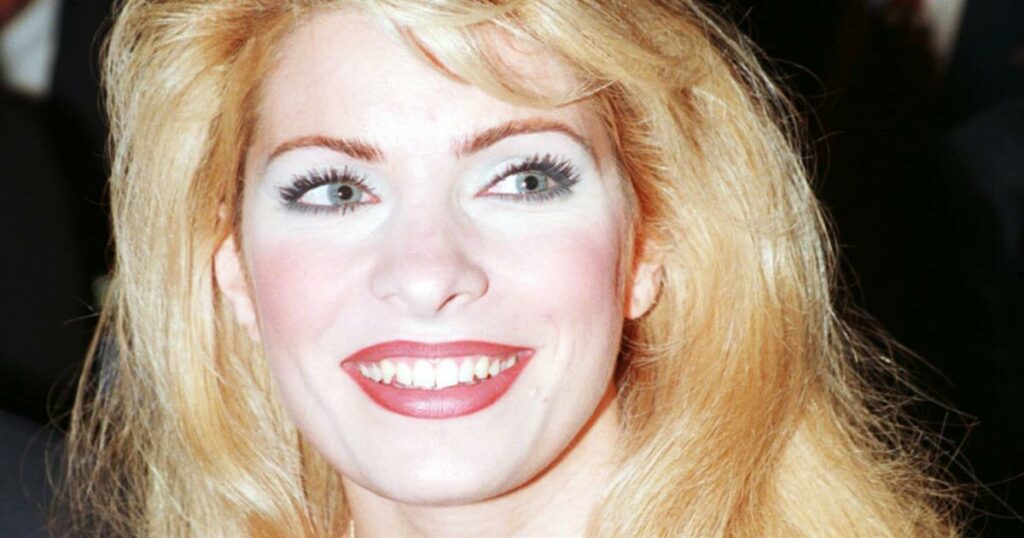 Ο γιατρός που κέρδισε την καρδιά της Ελένης Μενεγάκη στα 26 της: Η ιστορία ενός έρωτα και ενός αρραβώνα.